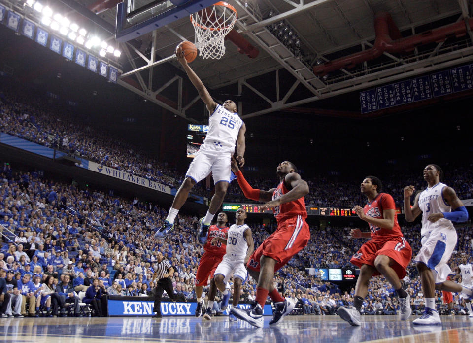 LEXINGTON, KY - FEBRUARY 18: Marquis Teague #25 of the Kentucky Wildcats shoots the ball during the game against the Ole Miss Rebels at Rupp Arena on February 18, 2012 in Lexington, Kentucky. (Photo by Andy Lyons/Getty Images)