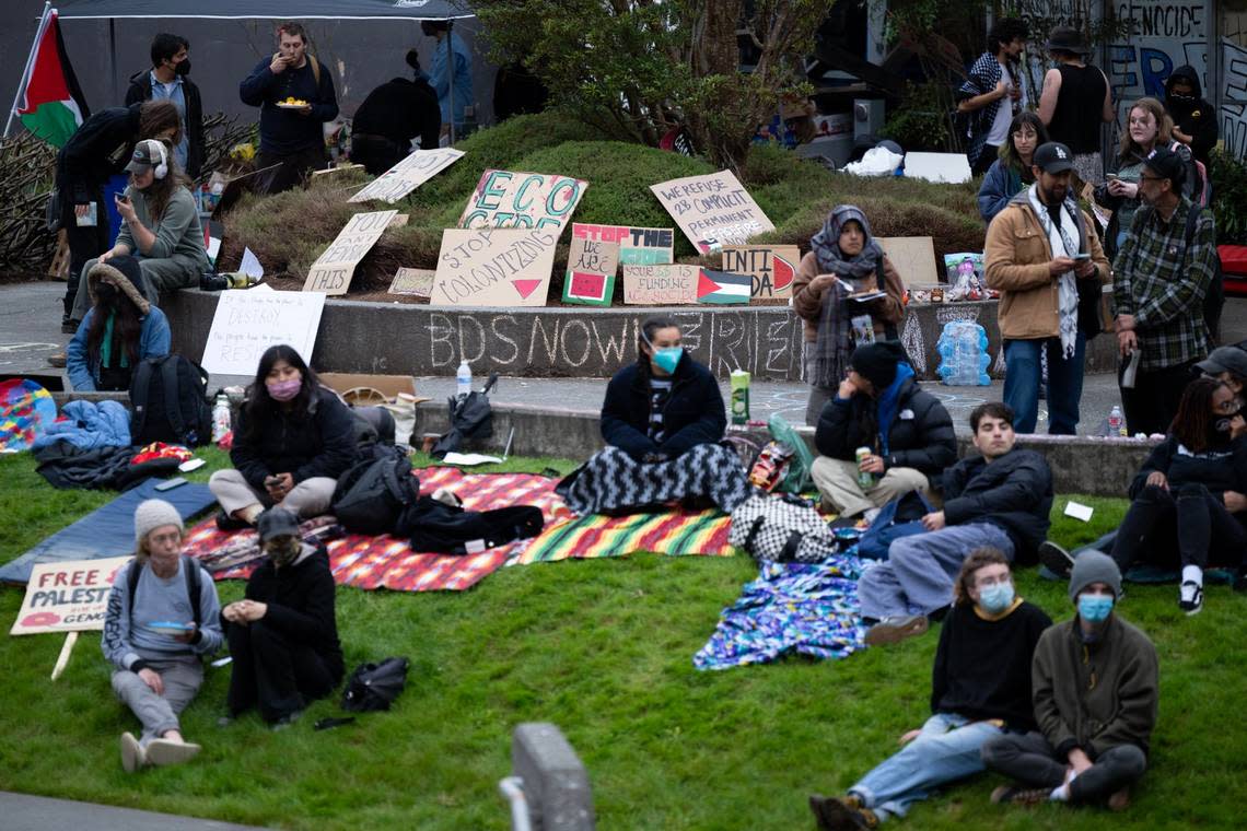 Students and community members support pro-Palestinian demonstrators who have barricaded themselves in Siemens Hall at Cal Poly Humboldt on Tuesday. Paul Kitagaki Jr./pkitagaki@sacbee.com