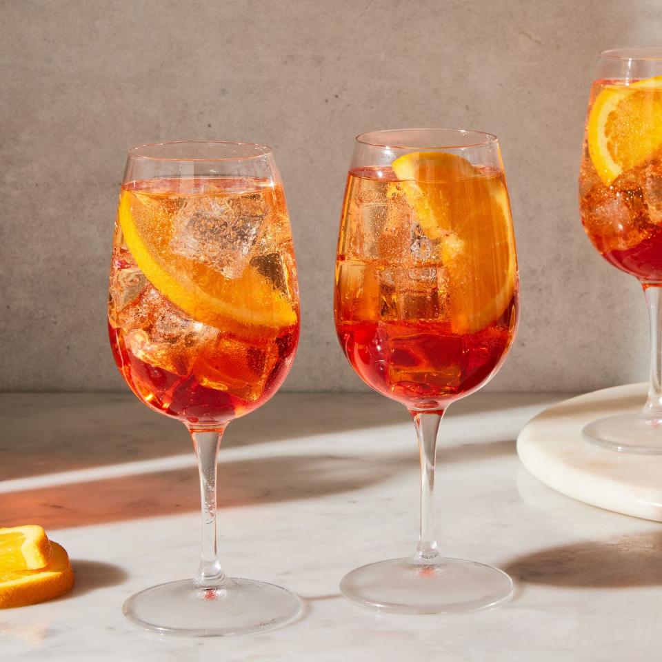 aperol spritz with orange slices