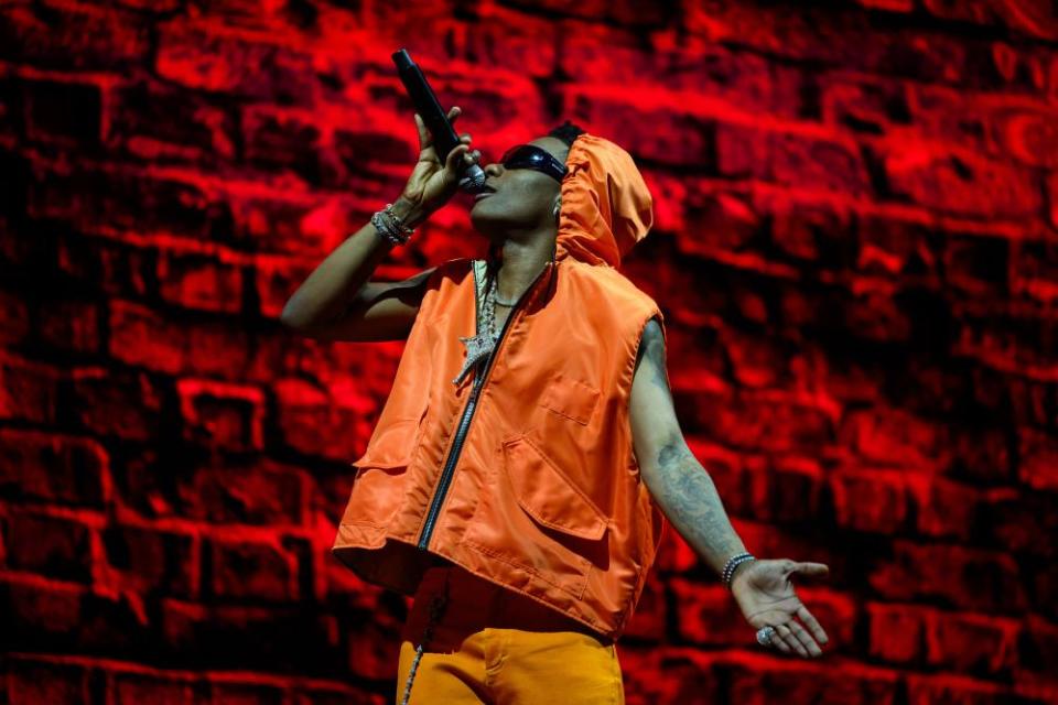 Wizkid выступает на Другой сцене