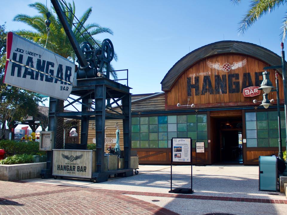 Jock Lindsey's Hangar Bar orlando florida freelancer photo