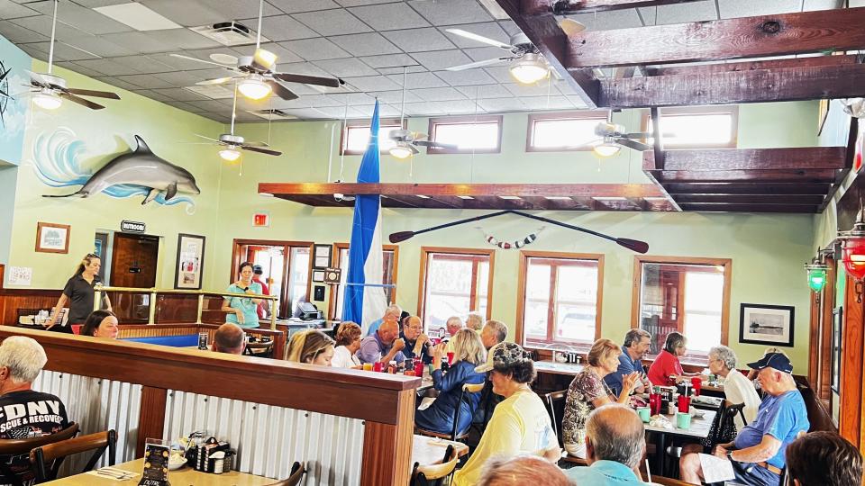 The good folks at Captain’s Galley Restaurant in Fort Pierce excel at serving soul-satisfying, reasonably priced food for breakfast and lunch. And then they get to go home.