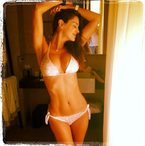 Ninel Conde sube fotos a Twitter en mini bikini