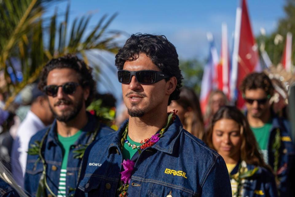 Gabriel Medina of Team Brazil walks during the opening ceremony of the Olympic Games Paris 2024 on July 26, 2024 in Teahupo'o, (Getty Images)