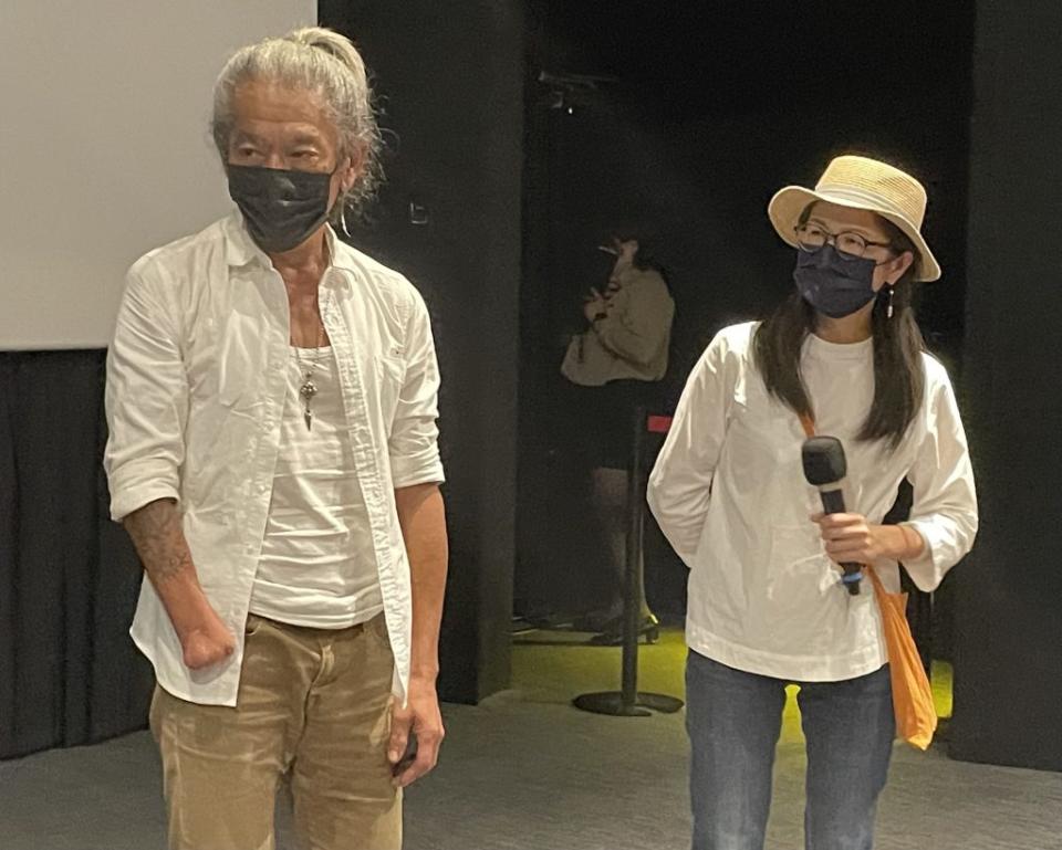 導演連楨惠(右)和ＫＵＬＯ趙俊堡分享紀錄片創作過程中每個動人的時刻。（記者楊淑芬攝）