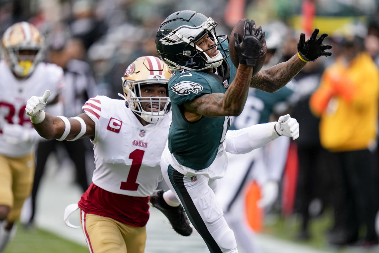 DeVonta Smith hurried his Eagles teammates up to the line after this was called a successful catch on the field. (AP Photo/Seth Wenig)