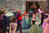 On the day of Elsa’s coronation you can spot Rapunzel and Eugene, the heroes of Disney’s ‘Tangled’, in the crowd.