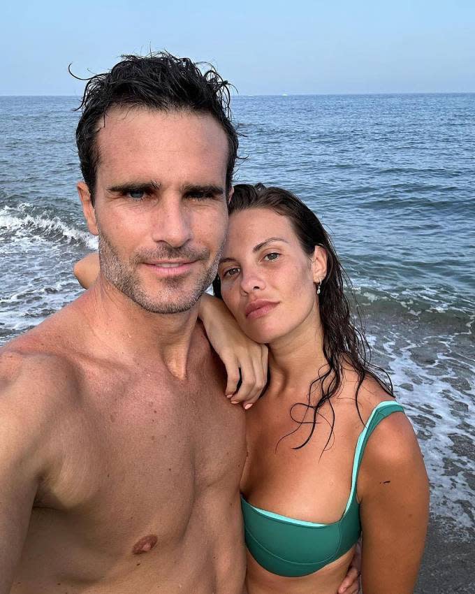 Pablo Marqués y Jessica Bueno en la playa