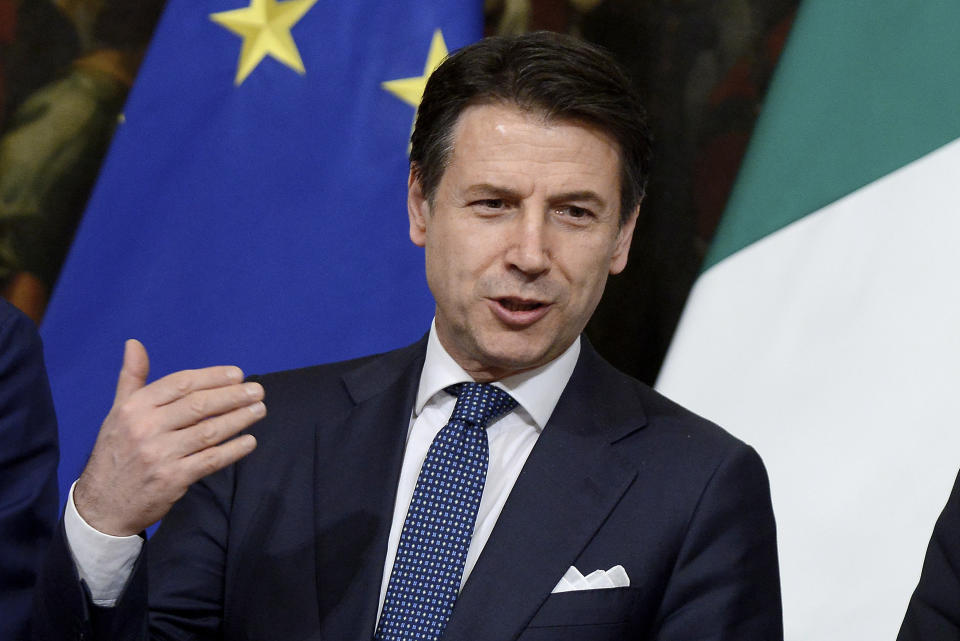 El sueldo de Giuseppe Conte, <strong>88.000 euros</strong>, es ligeramente superior al del presidente de España, pero, teniendo en cuenta el salario medio en Italia (34.305), gana menos en proporción. En concreto, 2,5 veces. (Foto: Simona Granati / Corbis / Getty Images).