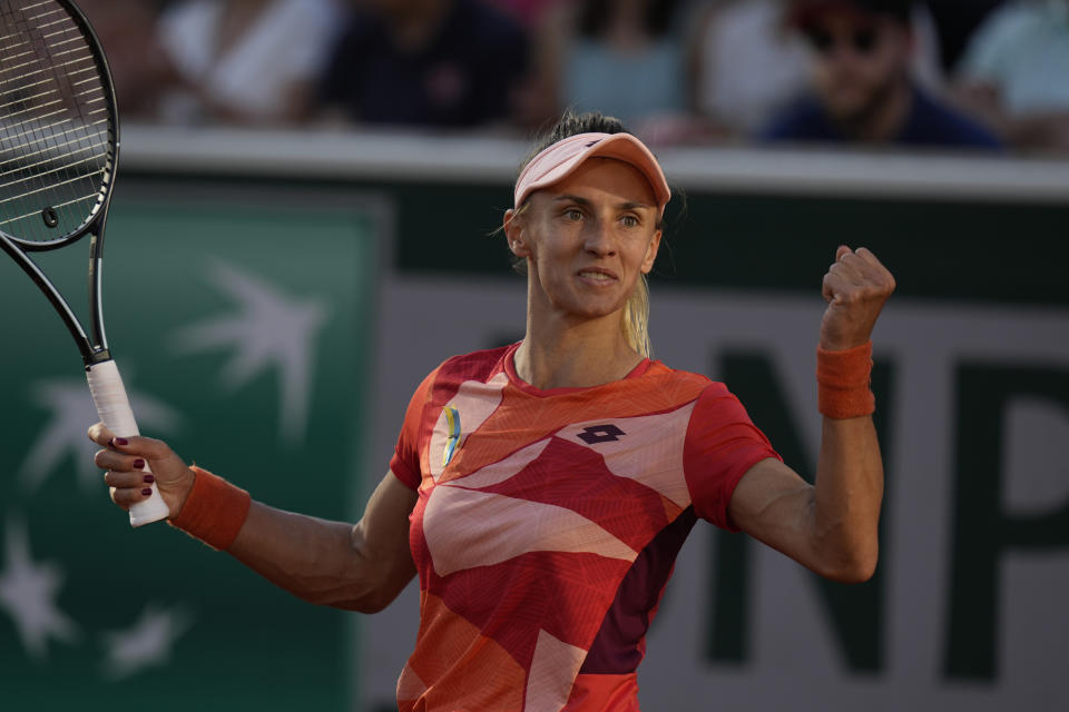 Ukraine's Lesia Tsurenko reacts as she defeats Canada's Bianca Andreescu during their third round match of the French Open tennis tournament at the Roland Garros stadium in Paris, Saturday, June 3, 2023. Tsurenko won 6-1, 6-1. (AP Photo/Thibault Camus)