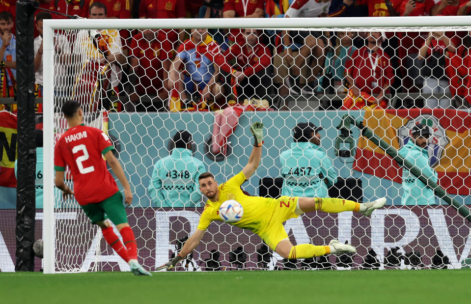 AL RAYYAN, QATAR - DECEMBER 06: Achraf Hakimi of Morocco scores the winning penalty past Unai Simon of Spain in the shoot out after extra time during the FIFA World Cup Qatar 2022 Round of 16 match between Morocco and Spain at Education City Stadium on December 06, 2022 in Al Rayyan, Qatar. (Photo by Clive Brunskill/Getty Images)