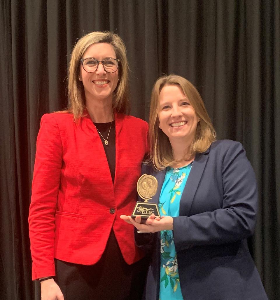 ETEC chair Leigha Wittt presented one of two Postma Awards to her colleague at Oak Ridge Associated Universities, Jennifer Tyrell.