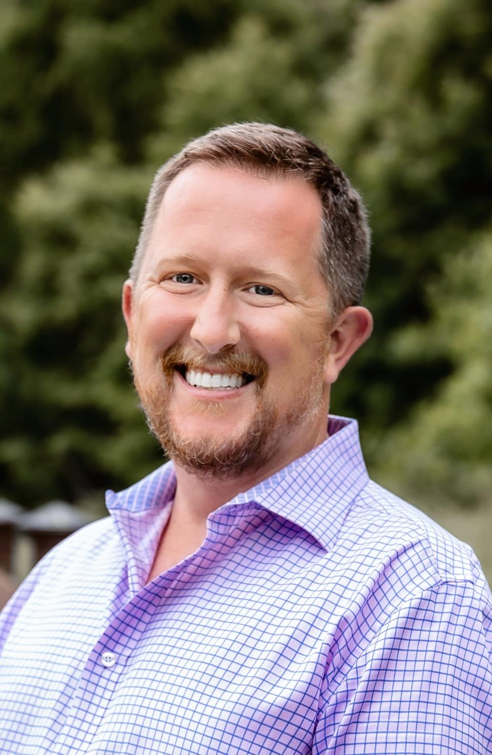 Ed Coambs is a financial therapist based in Charlotte, North Carolina. He is also past president of the Financial Therapy Association and has written a book and hosts a podcast about love and money.