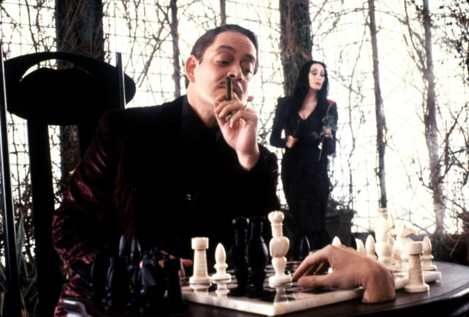 ADDAMS FAMILY, Raul Julia, Anjelica Huston, 1991