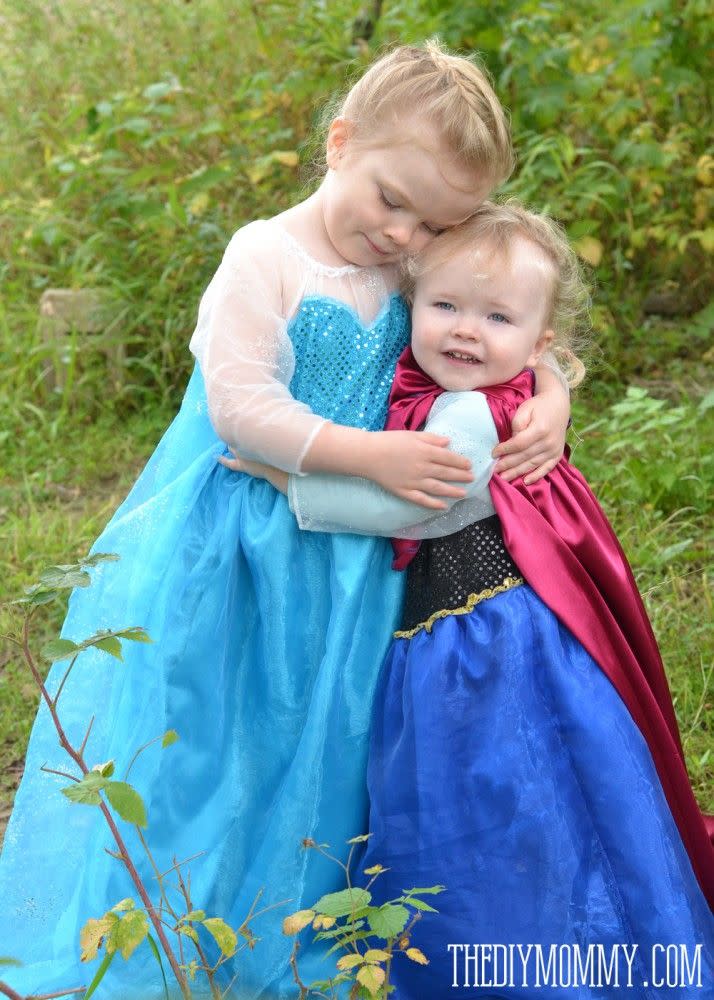 DIY Elsa and Anna from ‘Frozen’ Costumes