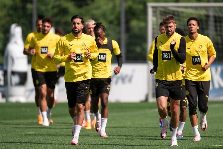 Los jugadores del Borussia Dortmund durante una sesión de entrenamiento en Colonia, antes de viajar a Londres