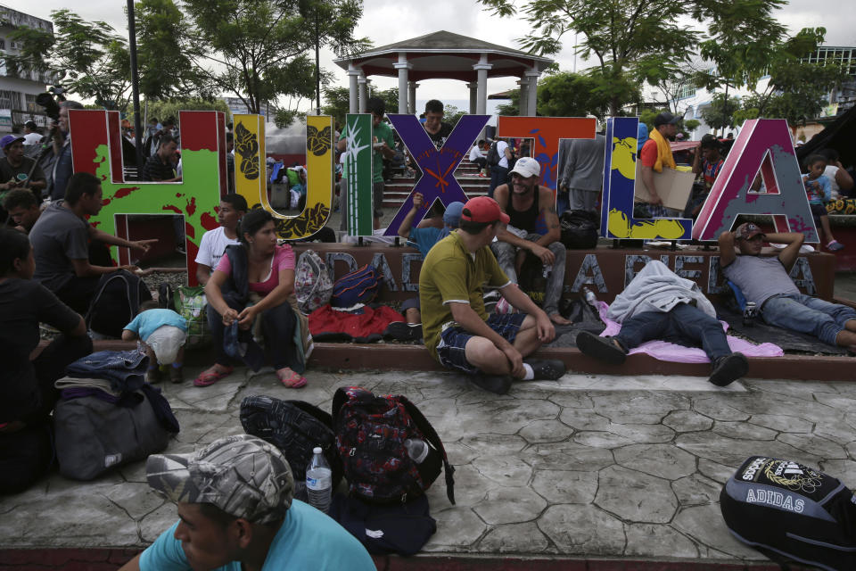 FOTOS | Migrantes toman calles de Huixtla, Chiapas, rumbo a EEUU