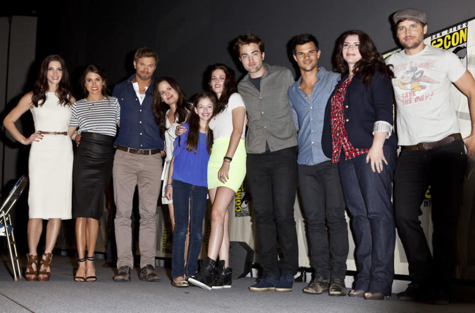 Ashley Greene, Nikki Reed, Kellan Lutz, Elizabeth Reaser, Mackenzie Foy, Kristen Stewart, Robert Patterson, Taylor Lautner, Stephenie Meyer & Peter Facinelli