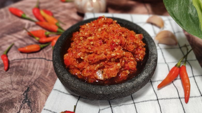 sambal oelek with chili garlic