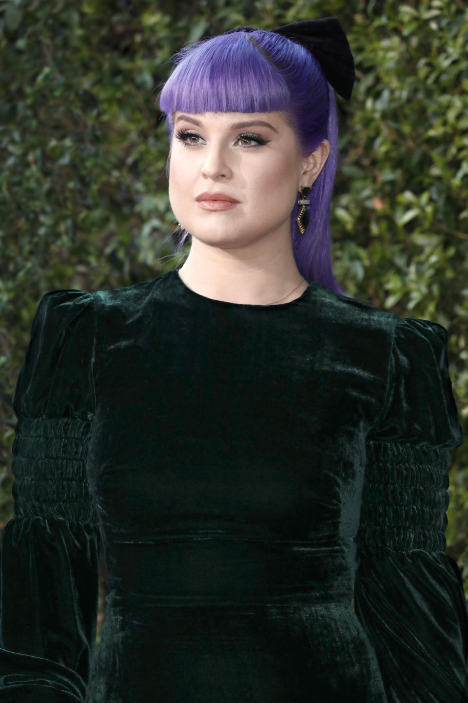 Kelly Osbourne posing on an award show red carpet