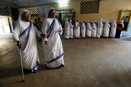 Catholic nuns from the Missionaries of Charity leave after casting their vote as others wait in a queue at a polling station during the final phase of general election in Kolkata, India, May 19, 2019. REUTERS/Rupak De Chowdhuri