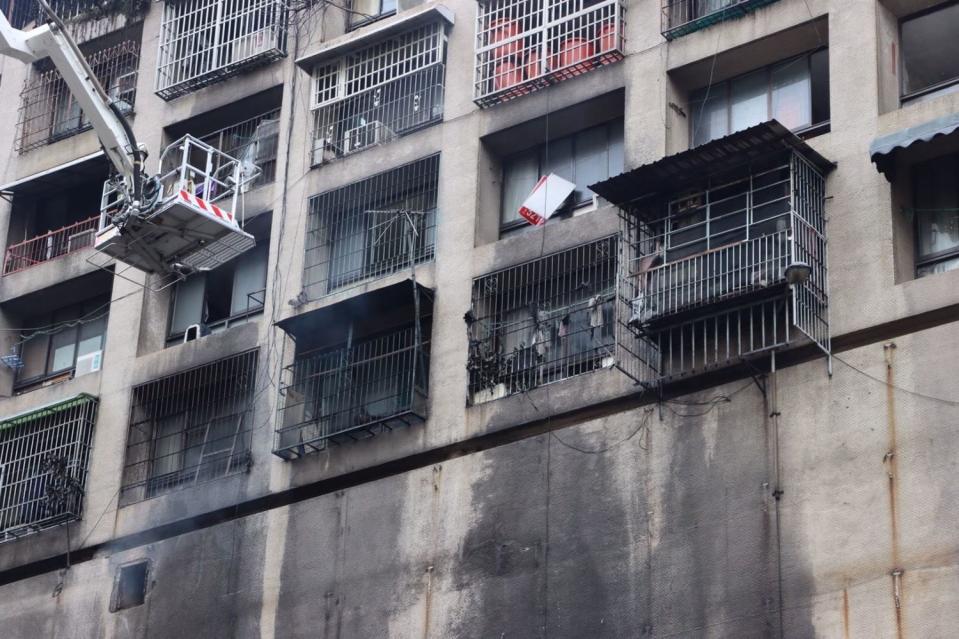 高雄城中城大火後，住民頓時失去住所。（資料照）   圖：高市府工務局提供