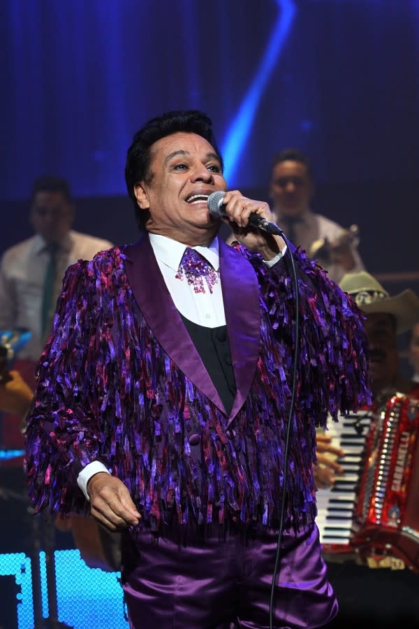 El diseñador de Juan Gabriel: “Mientras se plasmara lo que es México en el vestuario, él estaba feliz”