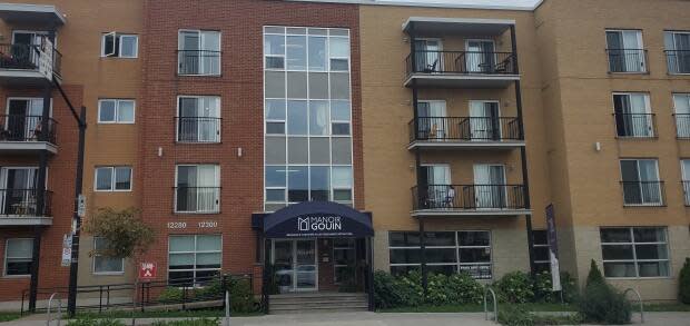  Manoir Gouin is a retirement home in northern Montreal that houses independent or semi-independent residents, most of whom were vaccinated against COVID-19. (Kwabena Oduro/CBC - image credit)