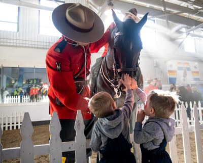 Family fun at the Musical Ride Open House and Food Drive February 4, open 10 am to 3 pm (CNW Group/Royal Canadian Mounted Police)