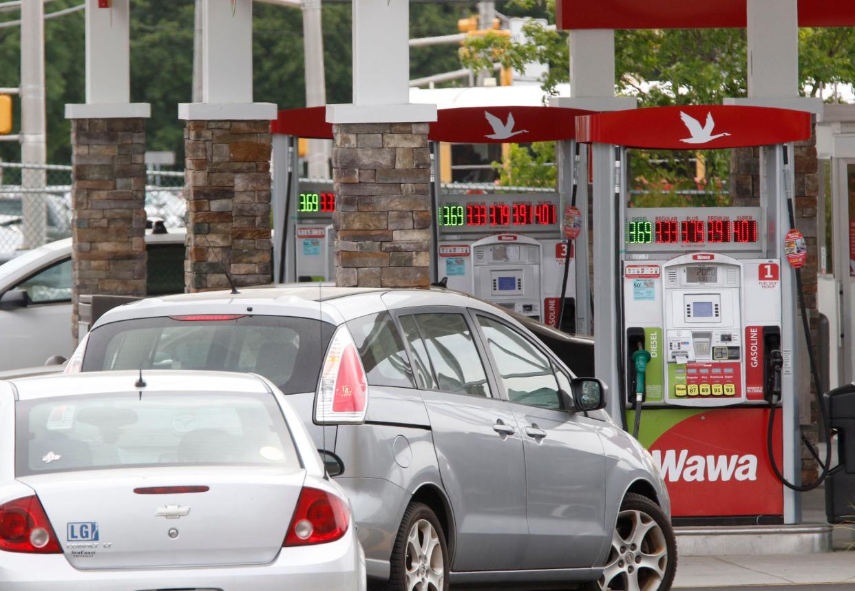 Most experts believe that a drop in demand will result in lower gas prices in New Jersey through the fall and winter.