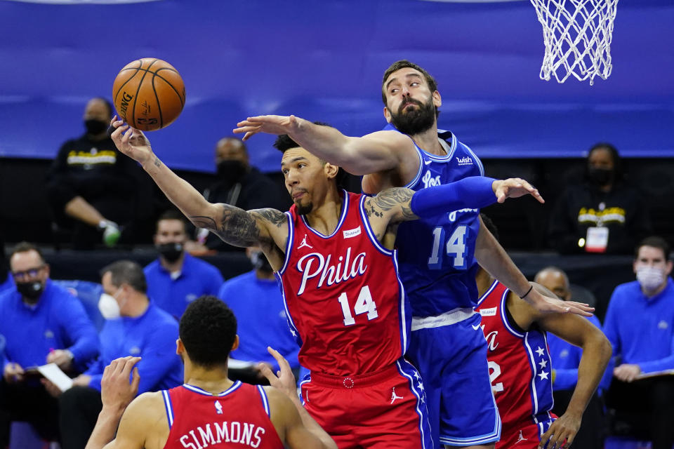 Philadelphia 76ers' Danny Green, center, and Los Angeles Lakers' Marc Gasol, right, reach for a rebound during the first half of an NBA basketball game, Wednesday, Jan. 27, 2021, in Philadelphia. (AP Photo/Matt Slocum)