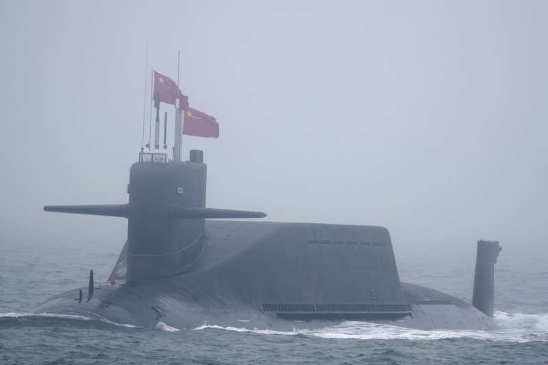 2019年4月23日，中國人民解放軍海軍建軍70周年，在山東青島舉行海上閱兵，晉級核動力潛艦長征10號。（美聯社） 
