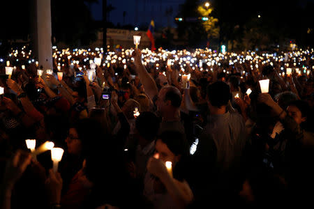 Opposition supporters hold candles while participating in a candlelight rally against President Nicolas Maduro in Caracas, Venezuela, May 17, 2017. REUTERS/Carlos Garcia Rawlins