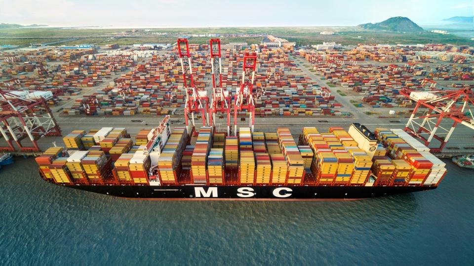 Die 400 Meter lange und 61,5 Meter breite «MSC Gülsün» kann 23.756 Standardcontainer (TEU) transportieren, darunter 2000 Kühlcontainer. Foto: MSC MEDITERRANEAN SHIPPING COMPANY SA