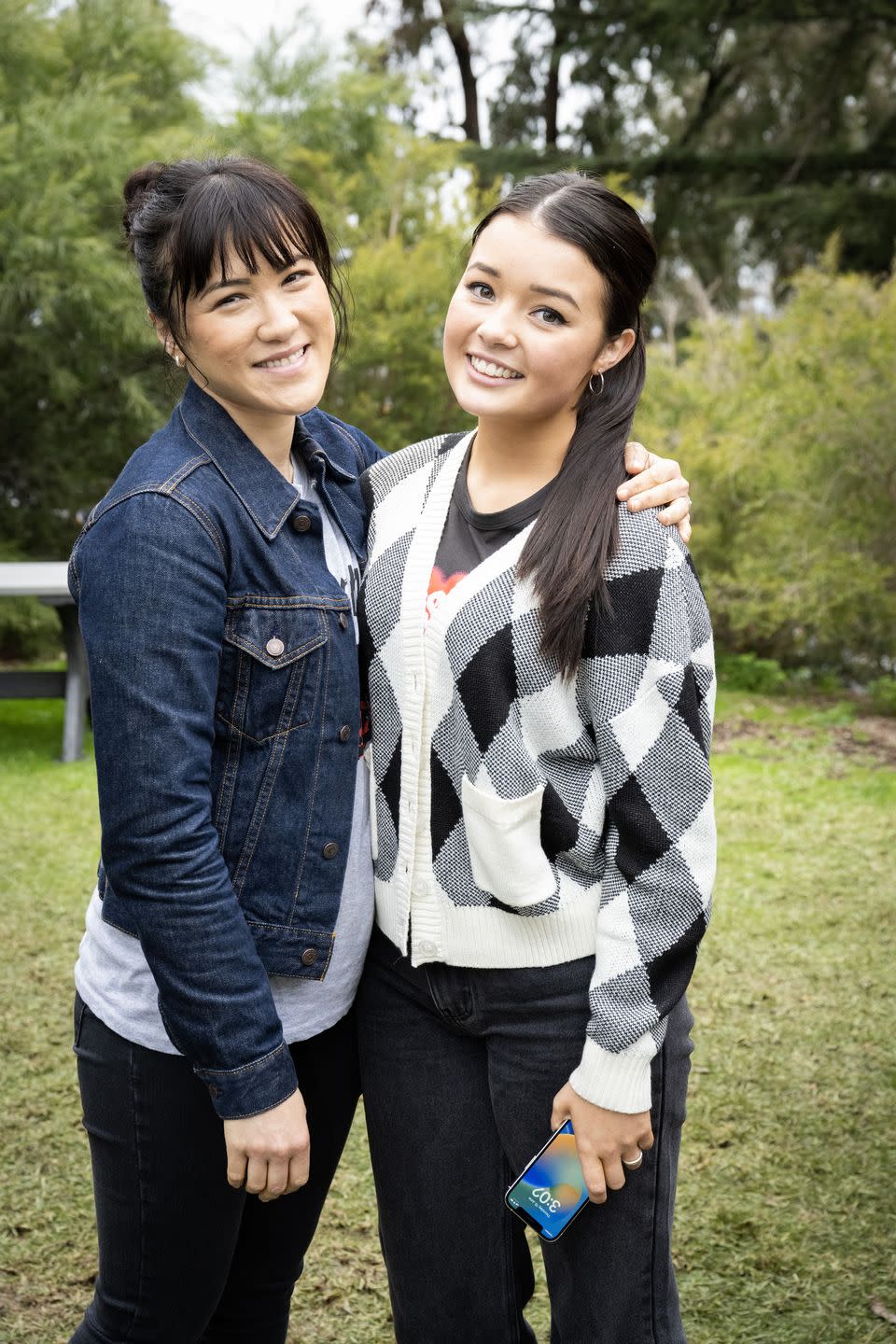 candice leask and emerald chan as wendy rodwell and sadie rodwell in neighbours