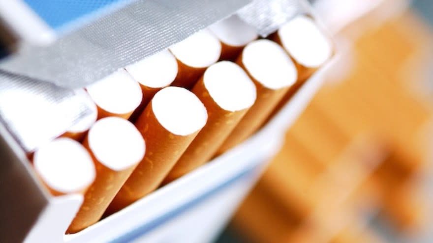 El hecho de no pagar el impuesto beneficia a Tabacalera Sarandí, ya que le permite vender cigarrillos más baratos y crecer en el mercado
