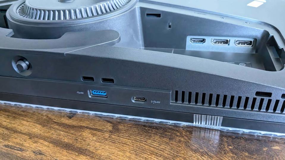 Alienware AW2725DF left side ports.
