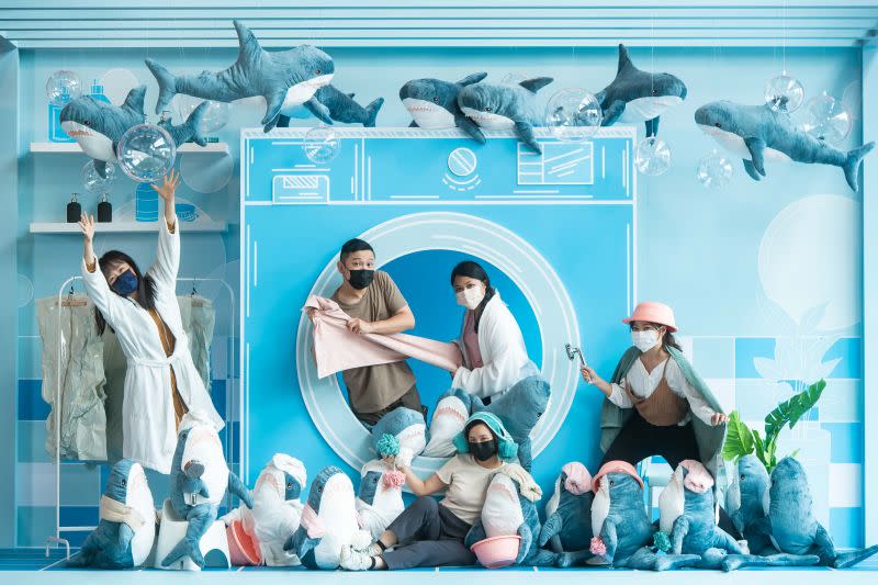 ▲IKEA台中店「夢幻鯊鯊洗衣店」，藏有脫水真空鯊鯊。（圖／IKEA提供）