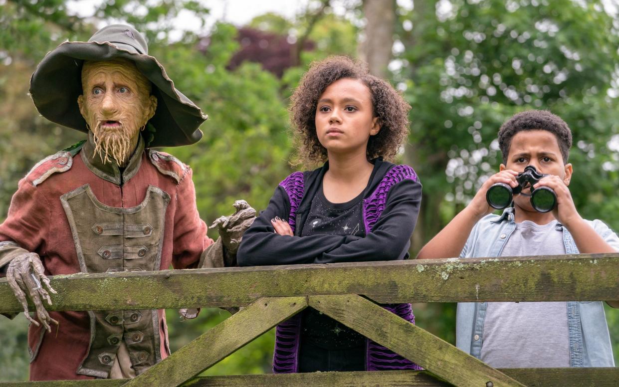 Escape to the country: Mackenzie Crook, India Brown and Thierry Wickens - WARNING: Use of this copyright image is subject to the terms of use of BBC Pictures' Digital Picture