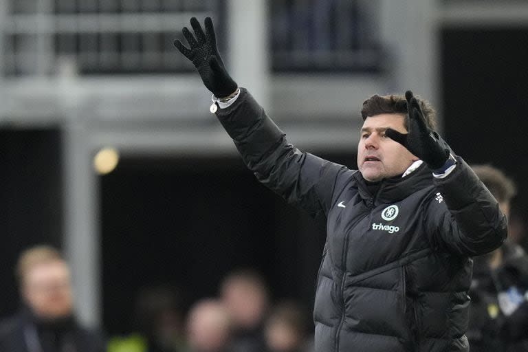 Chelsea's head coach Mauricio Pochettino gestures during the English Premier League soccer match between Luton Town and Chelsea, at Kenilworth Road, in Luton, England, Saturday, Dec. 30, 2023. (AP Photo/Alastair Grant)