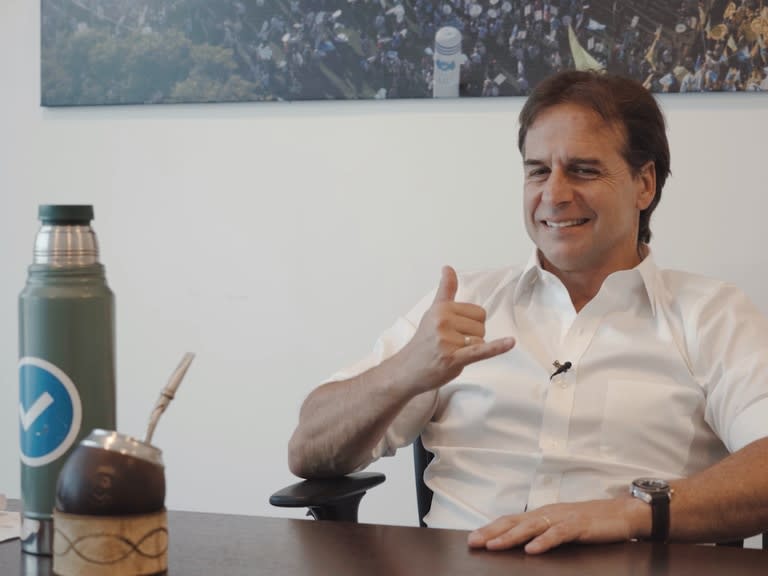 Lacalle Pou miró el partido tomando mate