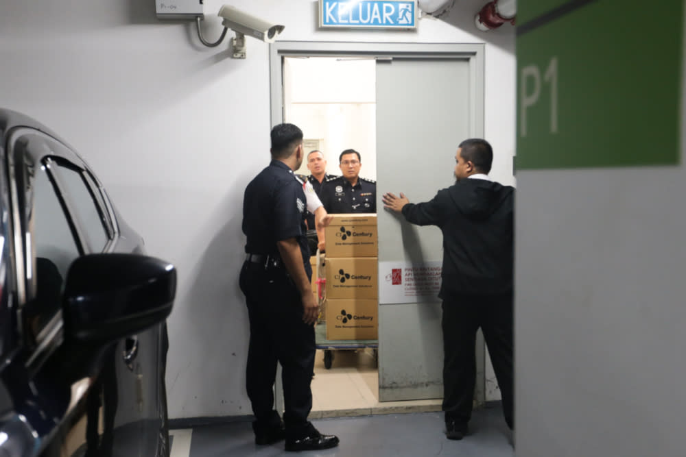 Officers from Bukit Aman’s Commercial Crimes Investigation Department (CCID) at the Deloitte head office in Taman Tun Dr Ismail May 23, 2019. — Picture by Ahmad Zamzahuri