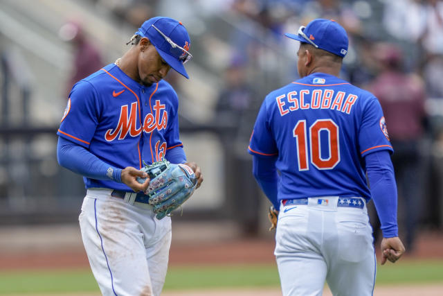 Angels acquire veteran infielder Eduardo Escobar from the Mets for