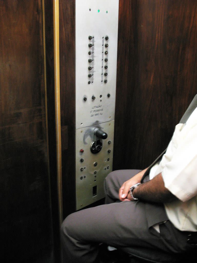 2856 elevator operator at the Banco do Brasil