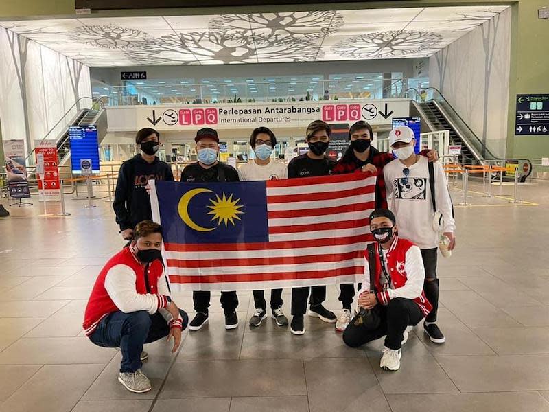 The Todak MLBB e-sports team, (from top left) Ciku, Eone, Ashi, 4Meyz, Manity and Stoo. From bottom left, Xray and Moon. — Picture courtesy of Mohd Syazlan Mohd Rosdi