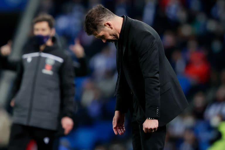 Un Simeone abatido en San Sebastián; el equipo del DT sufrió una derrota dura ante la Real Sociedad