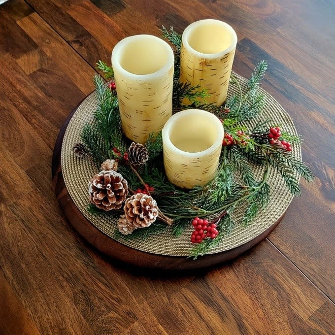 the candles on a reviewer's tablescape