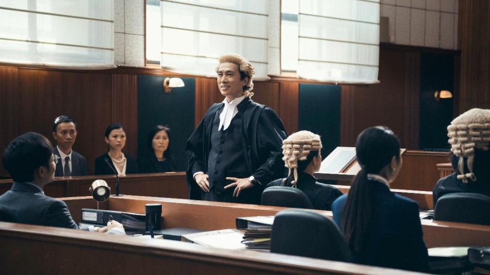 黃子華在《毒舌大狀》中飾演一名毒舌律師。（圖／華映娛樂提供）