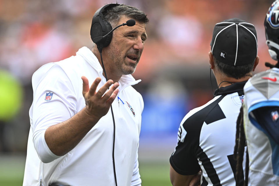 Tennessee Titans head coach Mike Vrabel , left, talks to a referee during the first half of an NFL football game against the Cleveland Browns, Sunday, Sept. 24, 2023, in Cleveland. (AP Photo/David Richard)