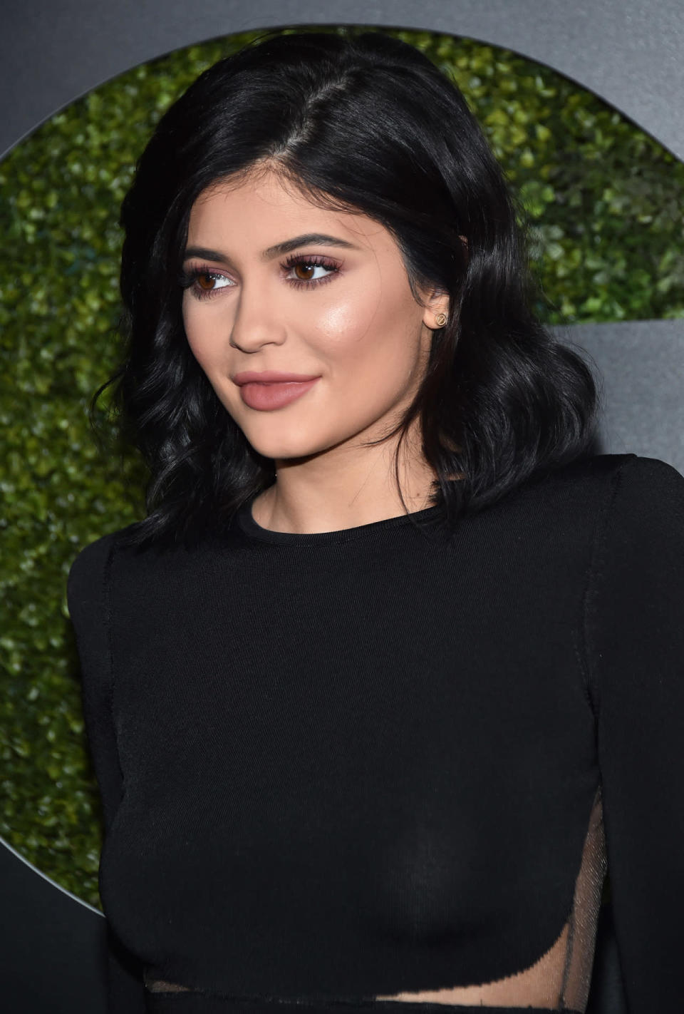 Kylie Jenner se mandó en grande y directamente sacó su propia línea a la que llamó Kylie cosmetics en la que creó varias tonalidades de barras de labios.